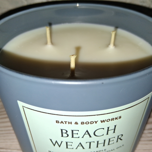 Bath & Body Works BEACH WEATHER Michael R. Carey 3-Wick Candle. 14.5oz. NEW! - Picture 4 of 6